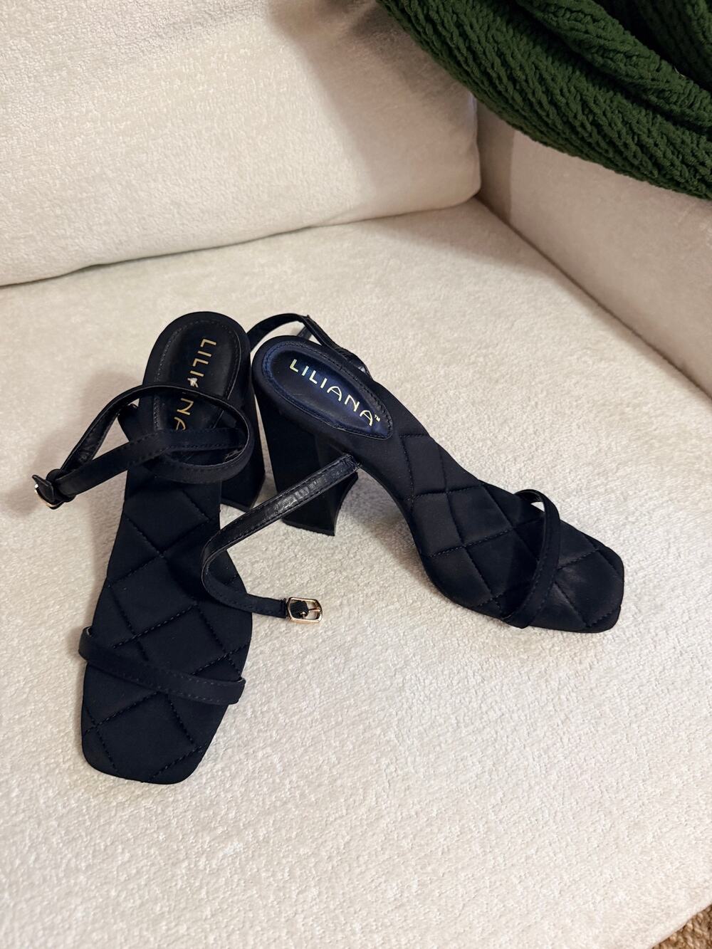 Liliana Block Heel hi heel sandals ankle wrap black 7.5